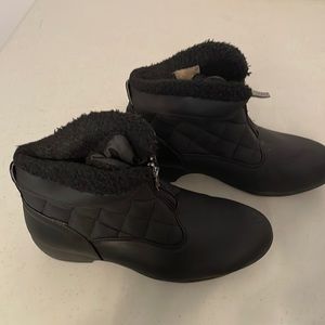 Sporto Water Resistant Boots Size 9